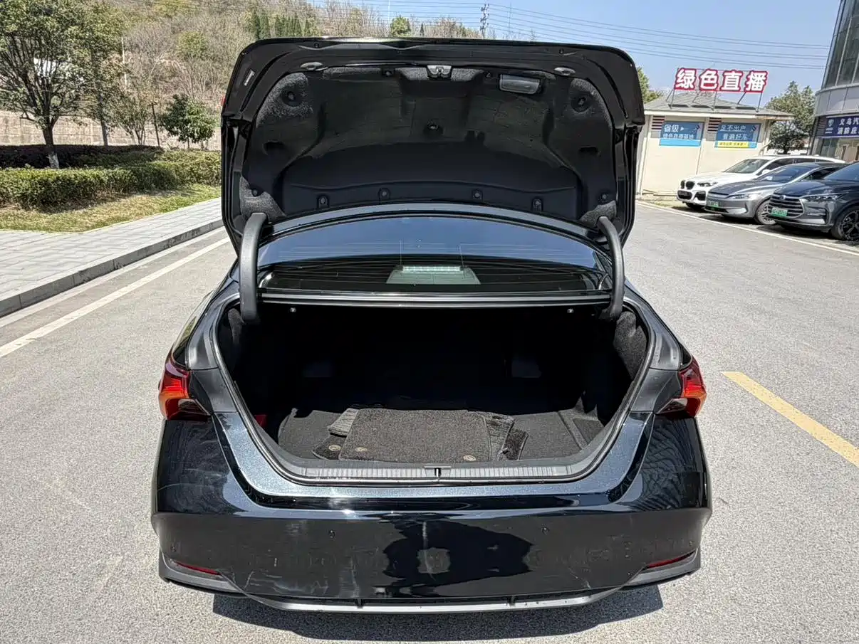 Toyota Avalon 2023 Hybrid 2.5L Luxury Edition фото 15