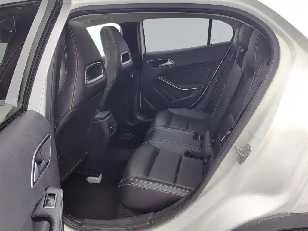 Mercedes-Benz GLA 2015 2015 GLA 200 Dynamic