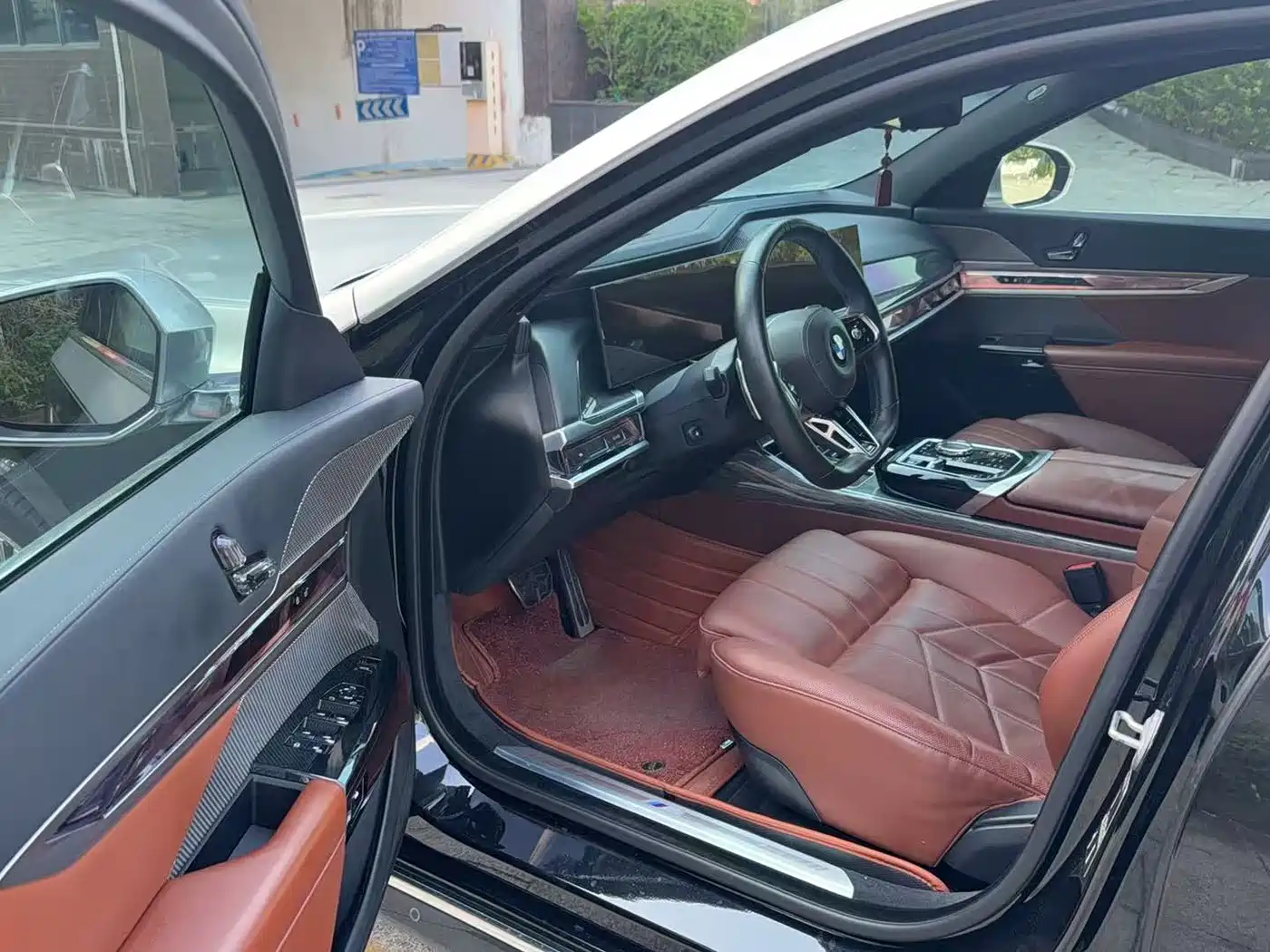 BMW 7 Series 2023 Facelift 740Li Exclusive M Sport Package фото 4