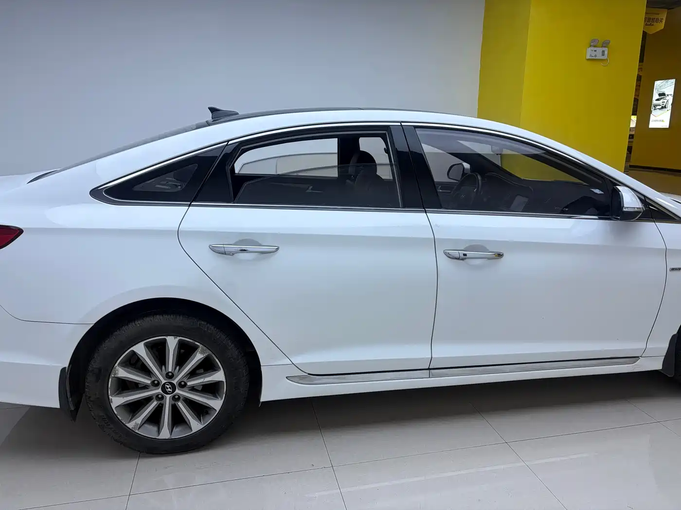 Hyundai Sonata 2015 1.6T GLS Smart фото 9