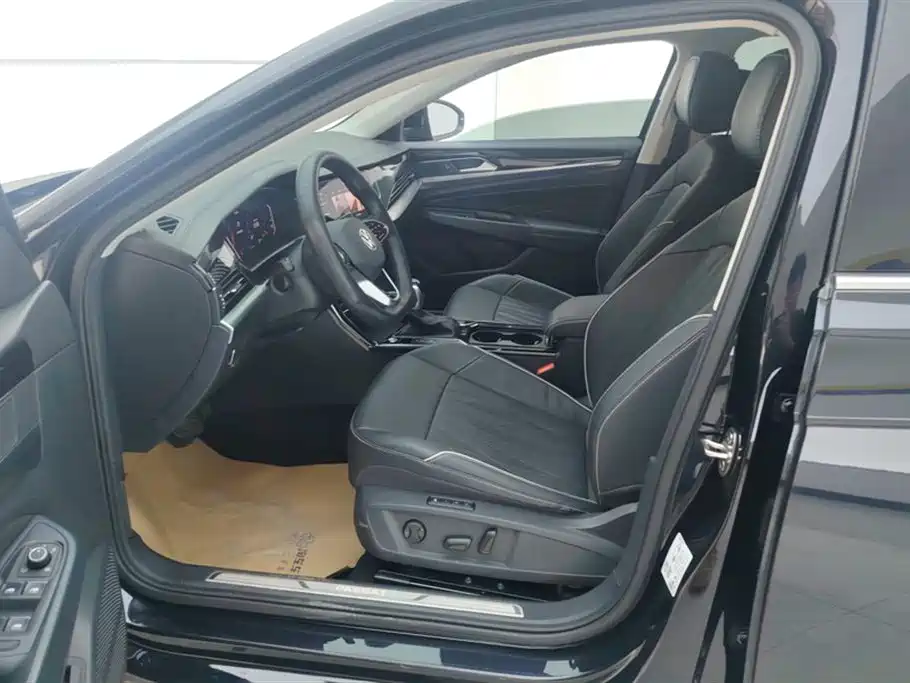 Volkswagen Passat 2023 330TSI Luxury Edition фото 9