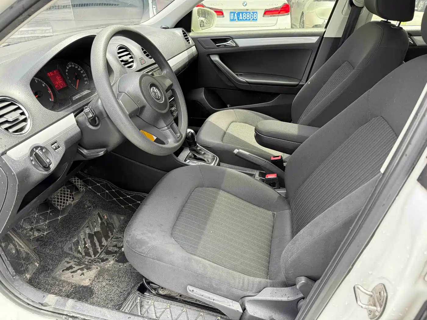 Volkswagen Jetta 2015 1.6L Auto Trend фото 11