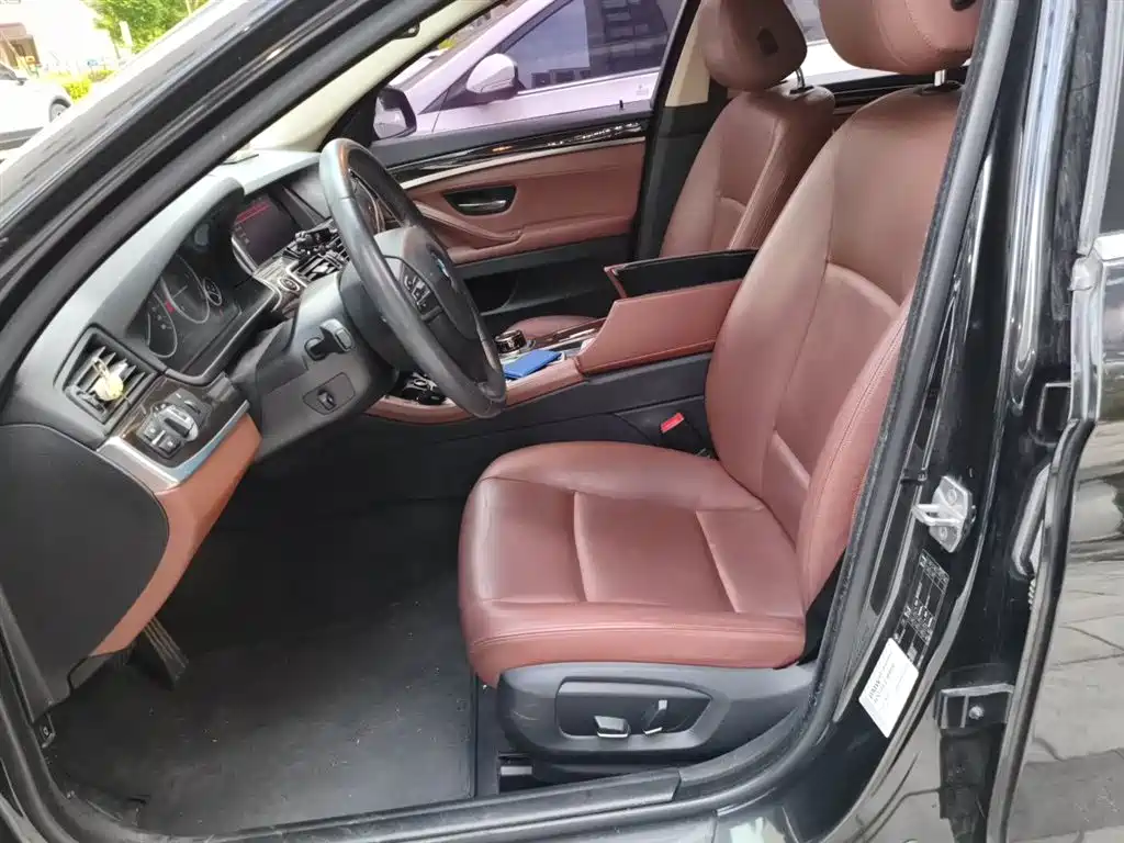 BMW 5 Series 2014 525Li Leading фото 8