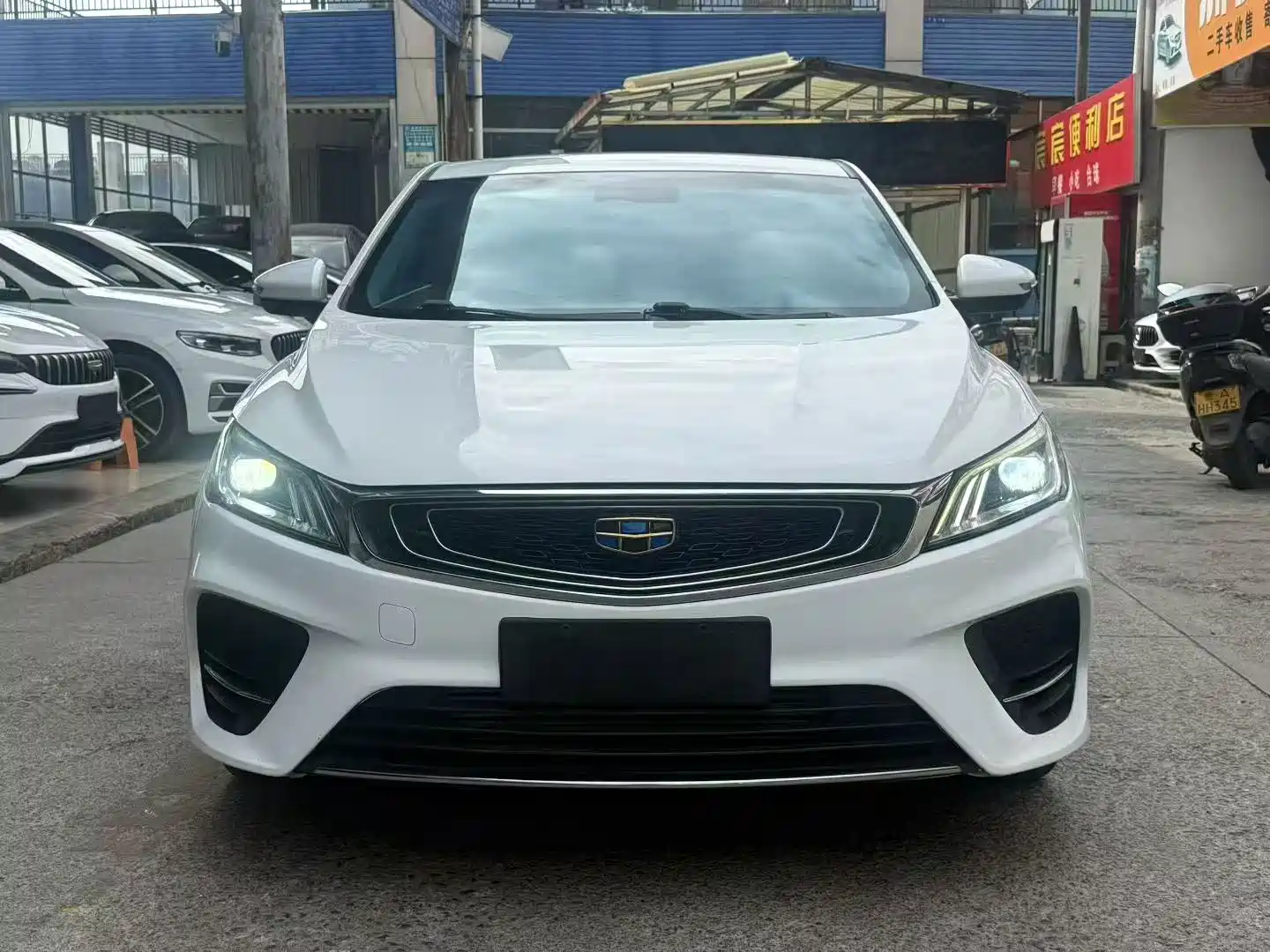 Фото 2 - Geely Binrui