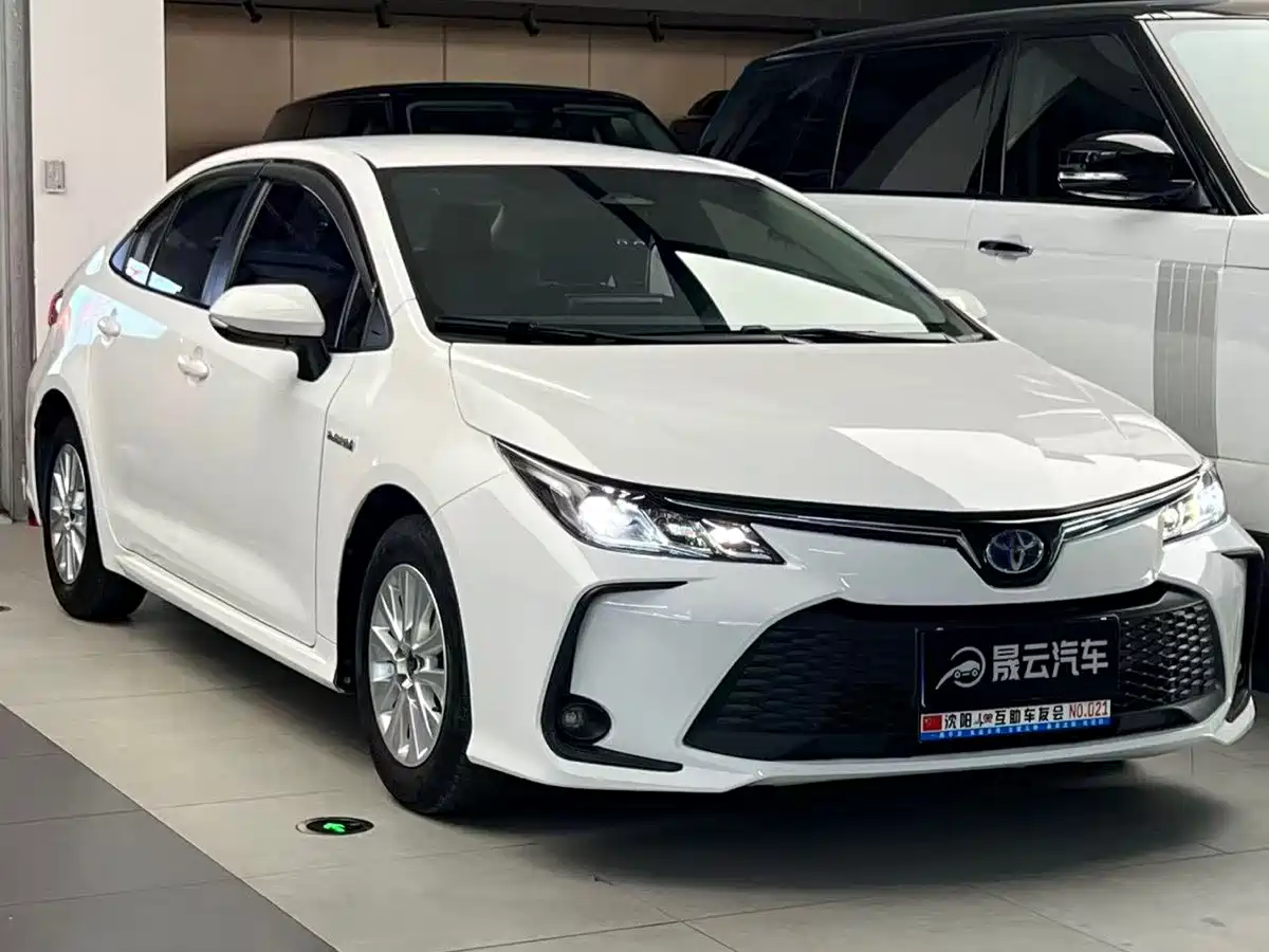 Фото 3 - Toyota Corolla