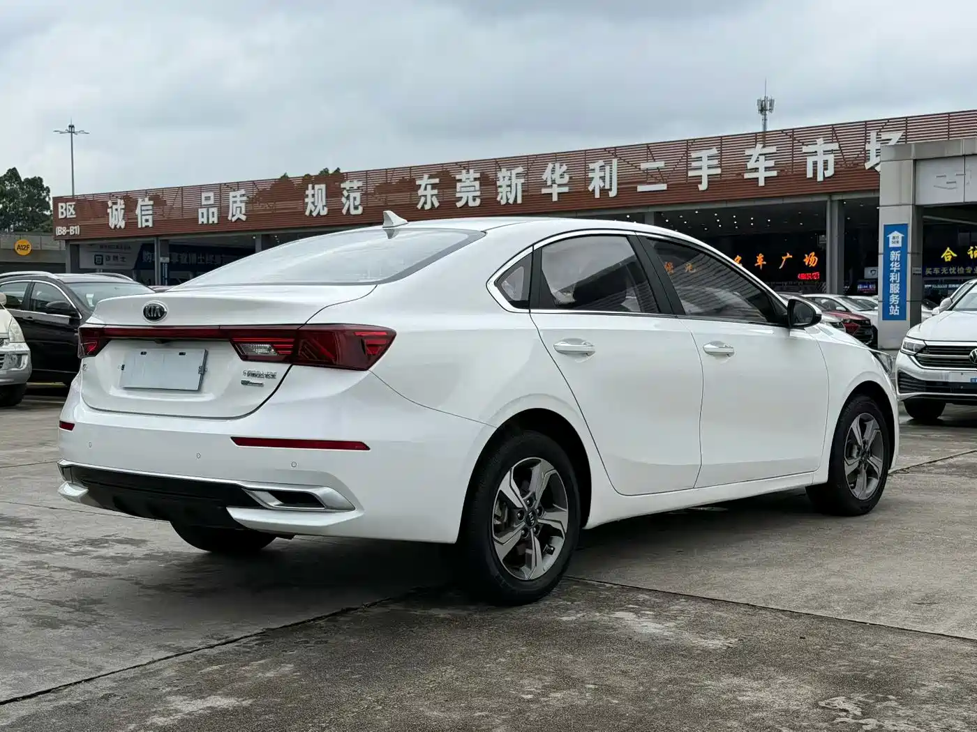 Venucia D60 2019 2019 1.6L XL CVT Smart Connect Elite Edition