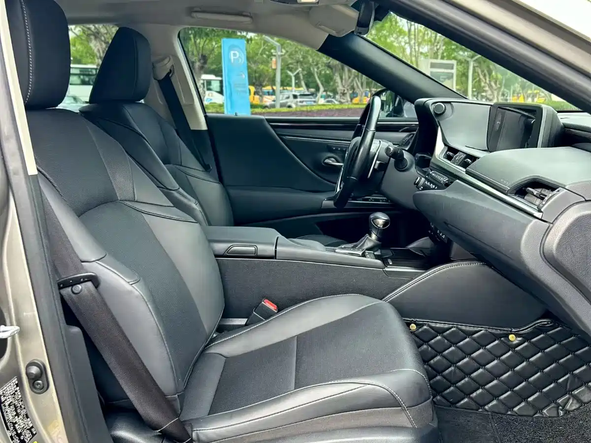 Lexus ES 2018 200 Luxury Edition China V фото 4