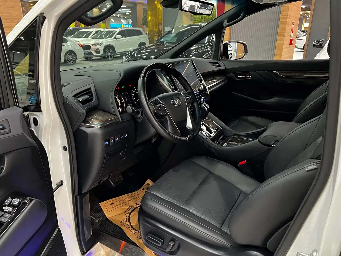 Toyota Vellfire 2021 Crown Hybrid 2.5L HV Supreme Edition фото 14