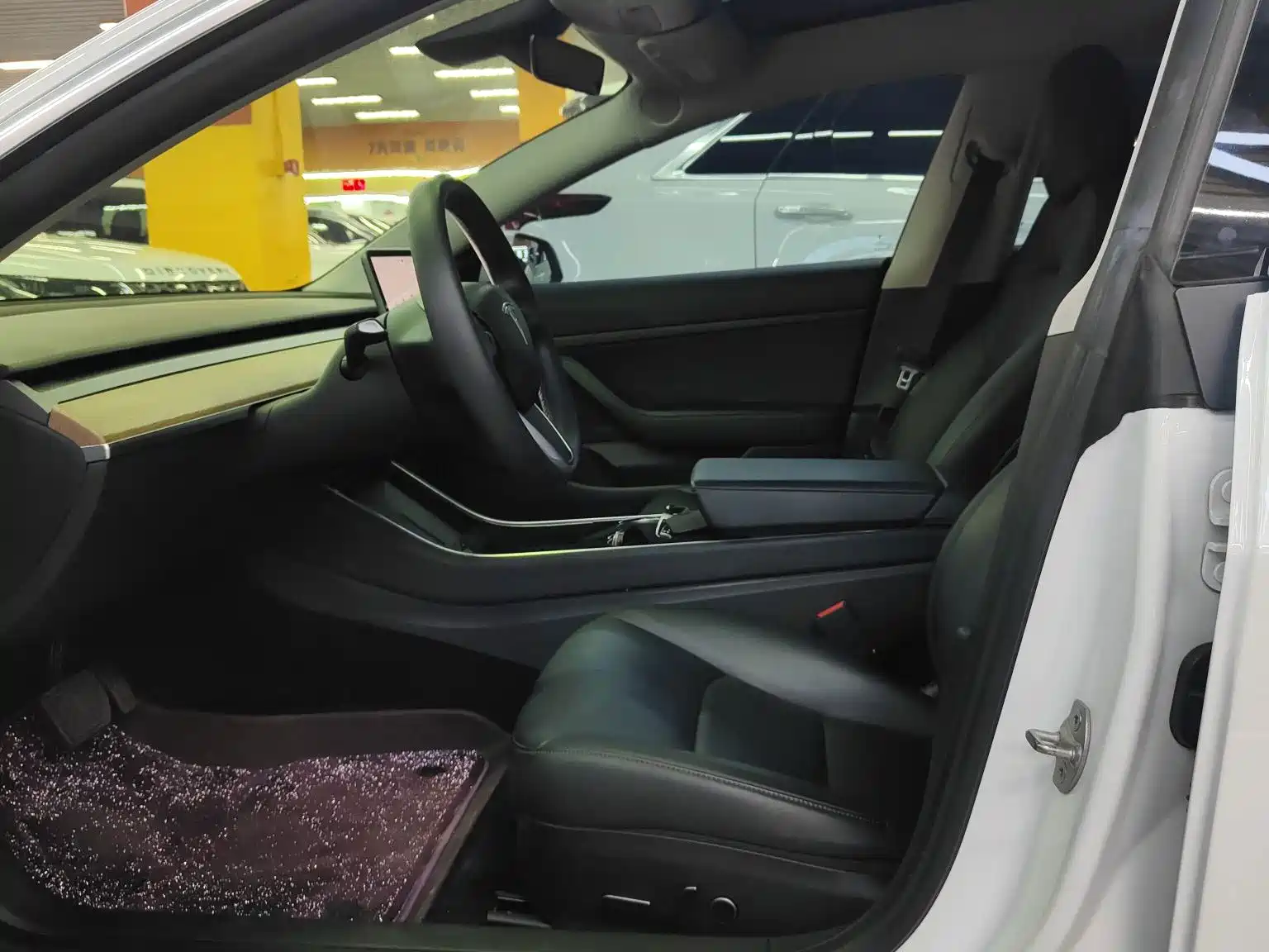 Фото 3 - Tesla Model 3
