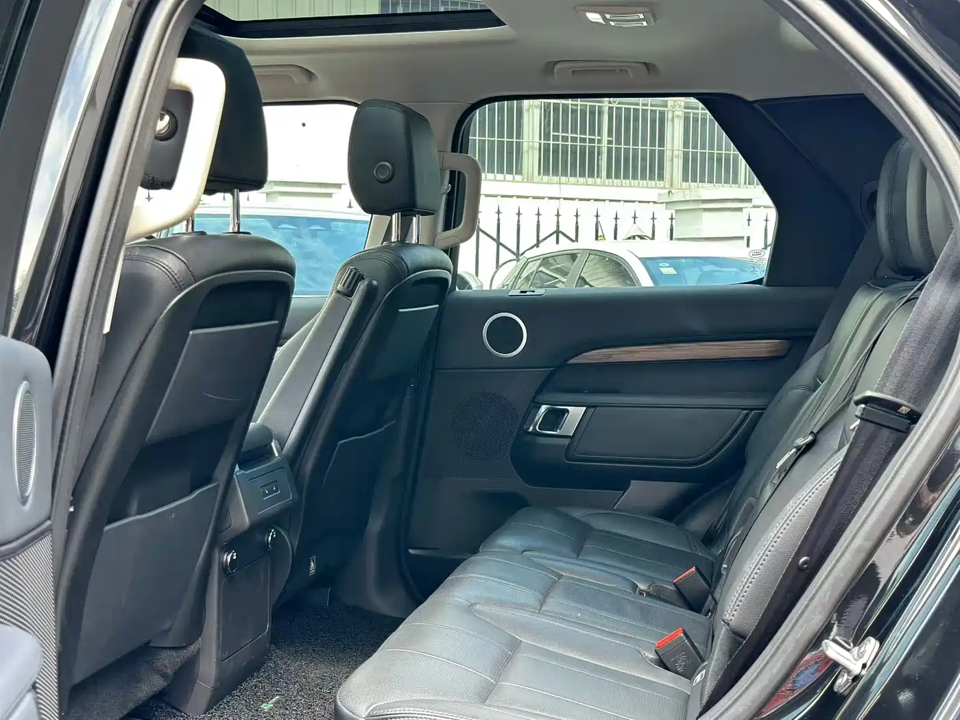 Land Rover Discovery 2017 3.0 SC V6 HSE фото 6