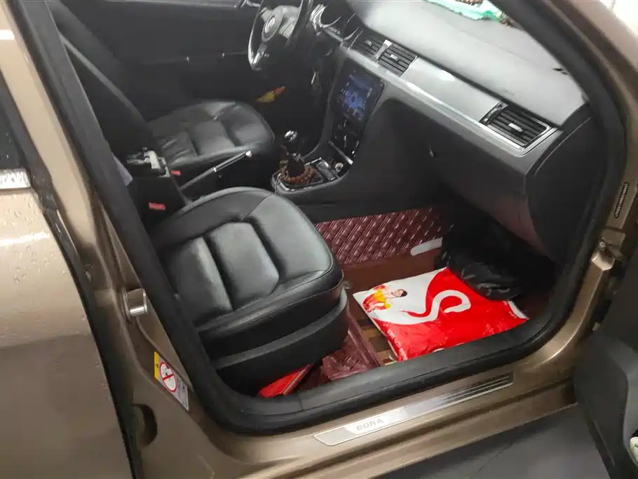 Volkswagen Bora 2014 1.6L Manual Comfort Edition фото 8