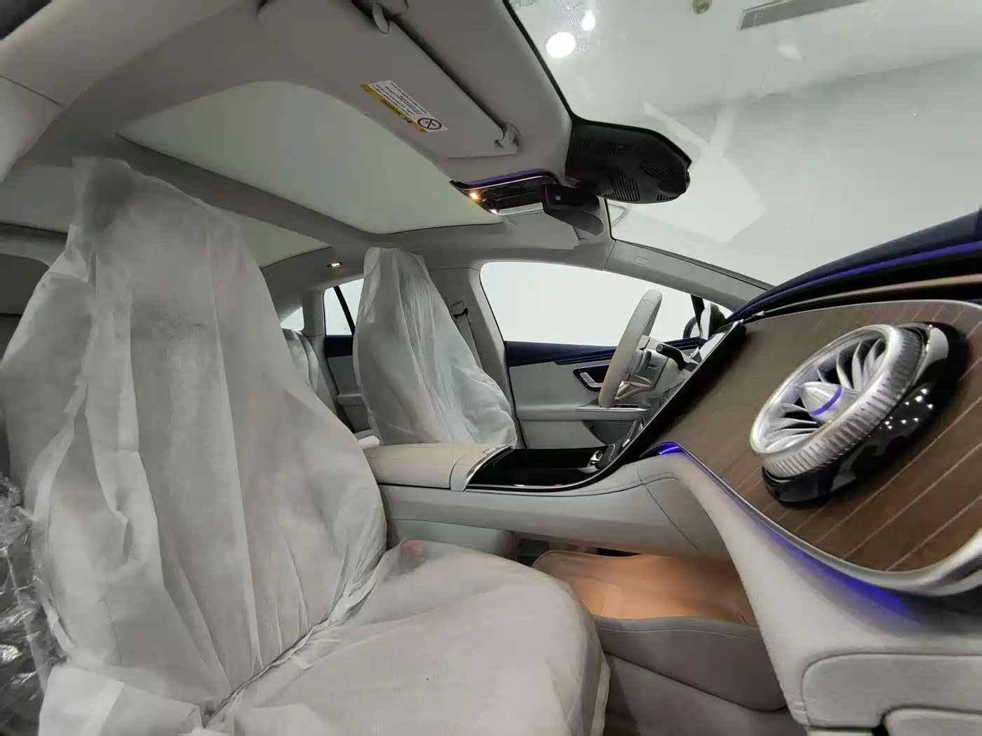 Mercedes-Benz EQE 2025 500 4MATIC Pioneer фото 13