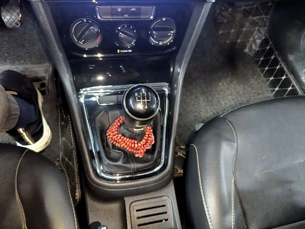Volkswagen Bora 2017 1.6L Manual Comfort Edition фото 14
