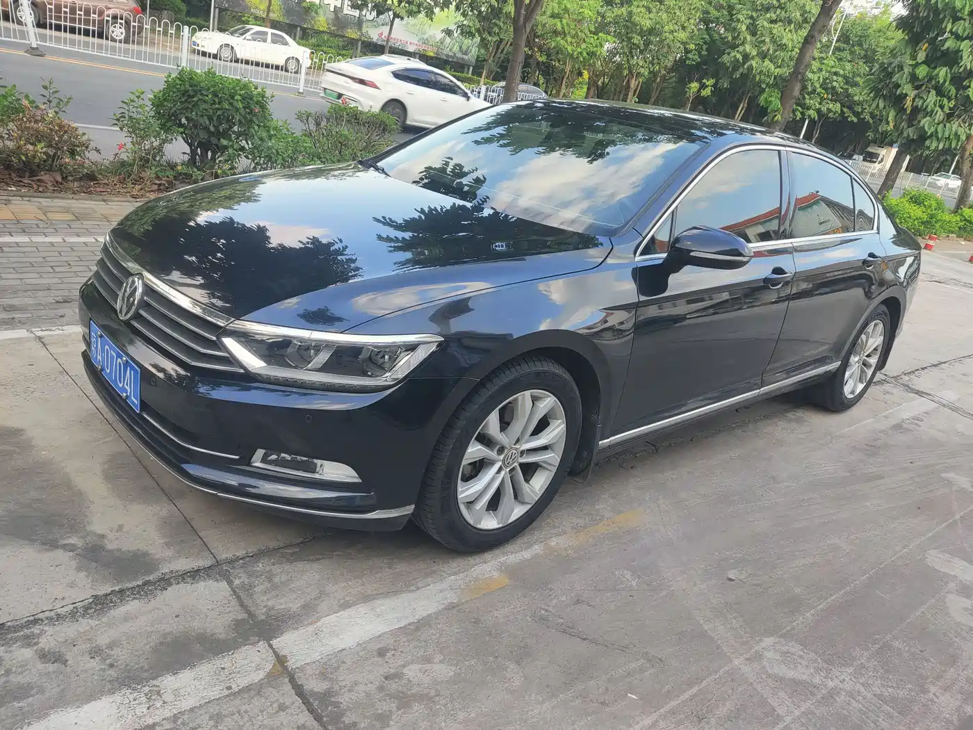 Volkswagen Magotan 2019 330TSI DSG Luxury Class China VI фото 3