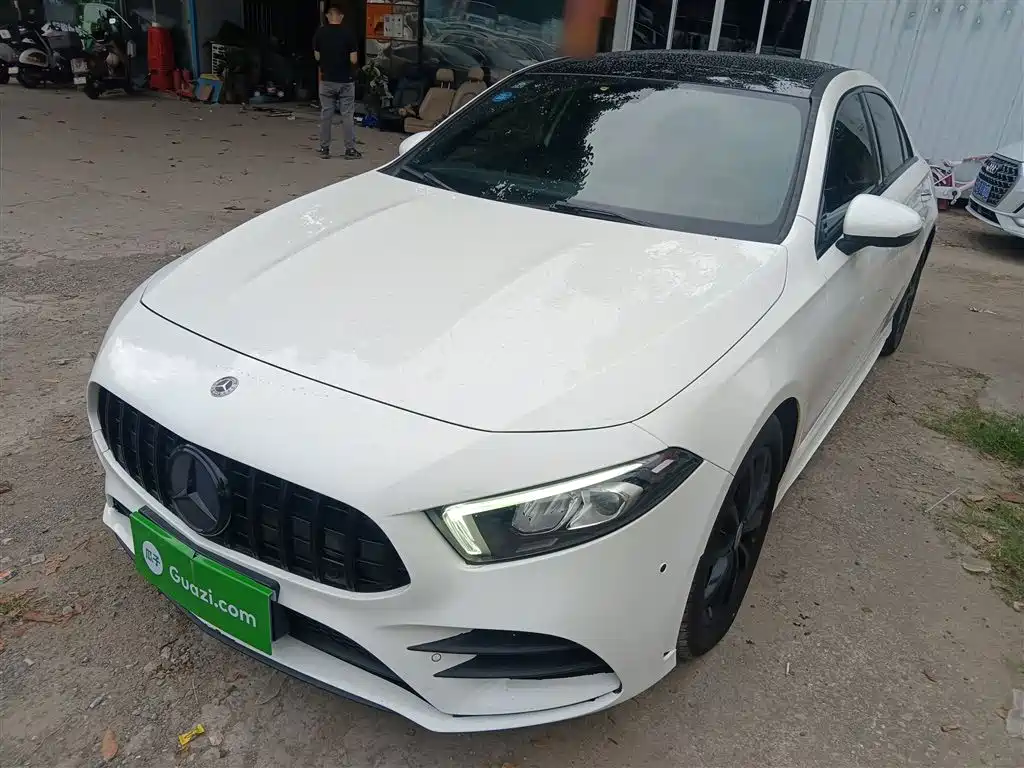 Mercedes-Benz A-Class 2019 A 200 L Sport Sedan фото 2