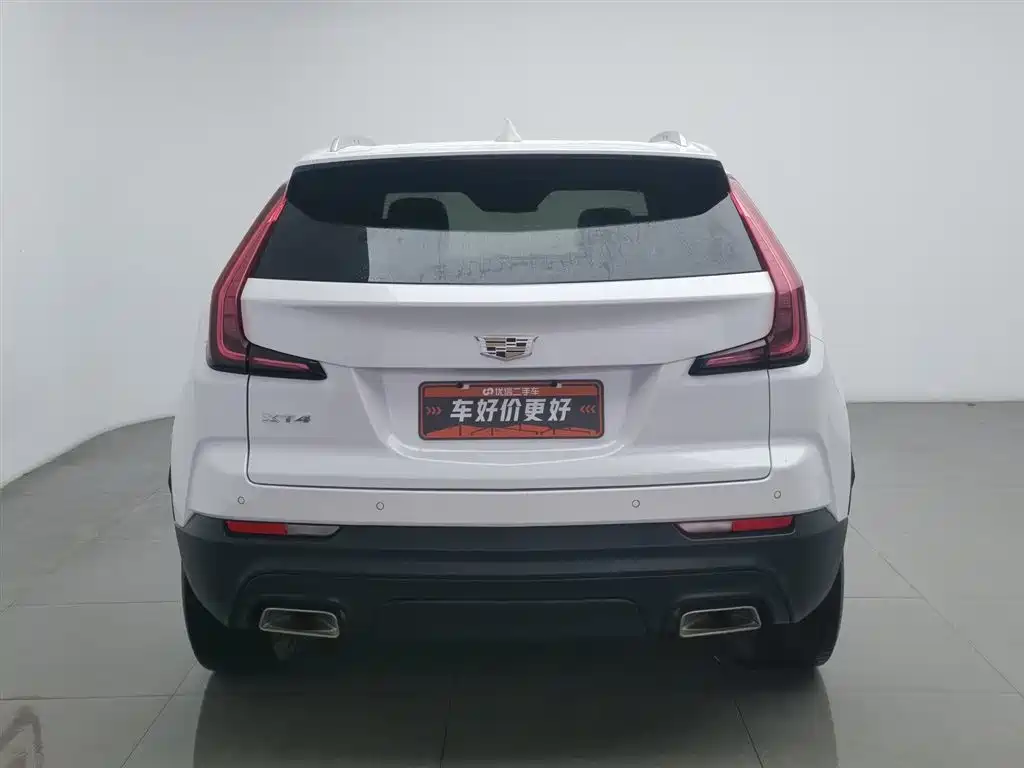 CADILLAC XT4
