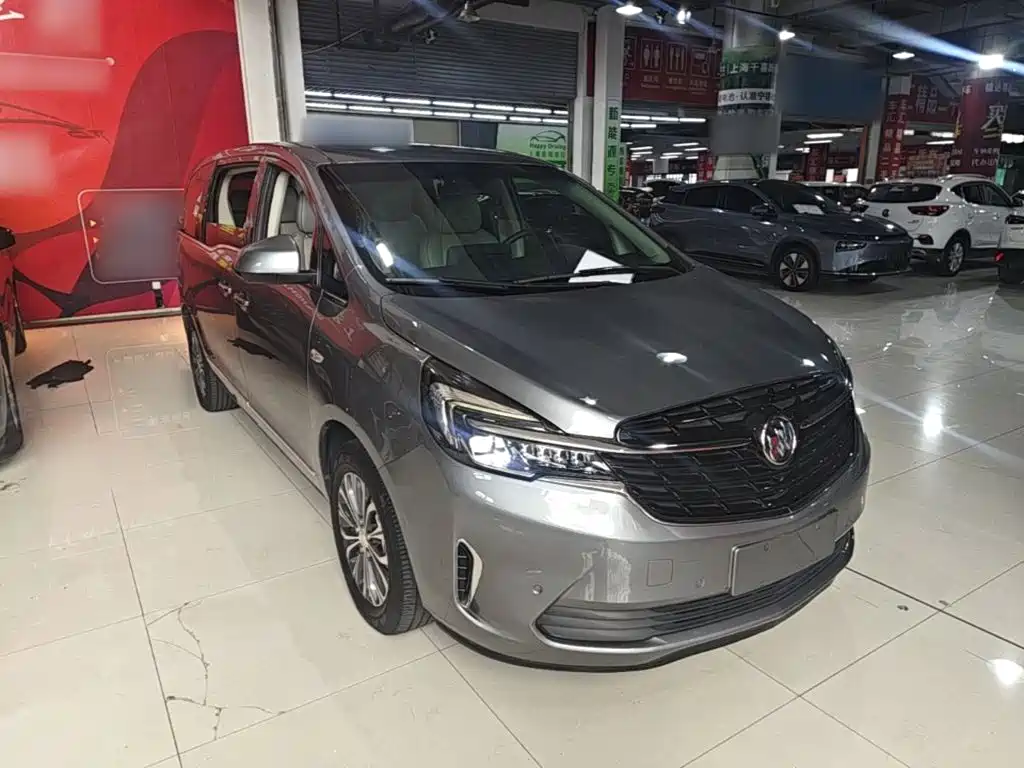 Фото 4 - Buick GL8
