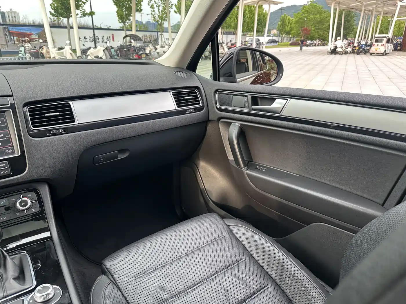 Volkswagen Touareg 2017 3.0TSI Explorer Edition фото 16