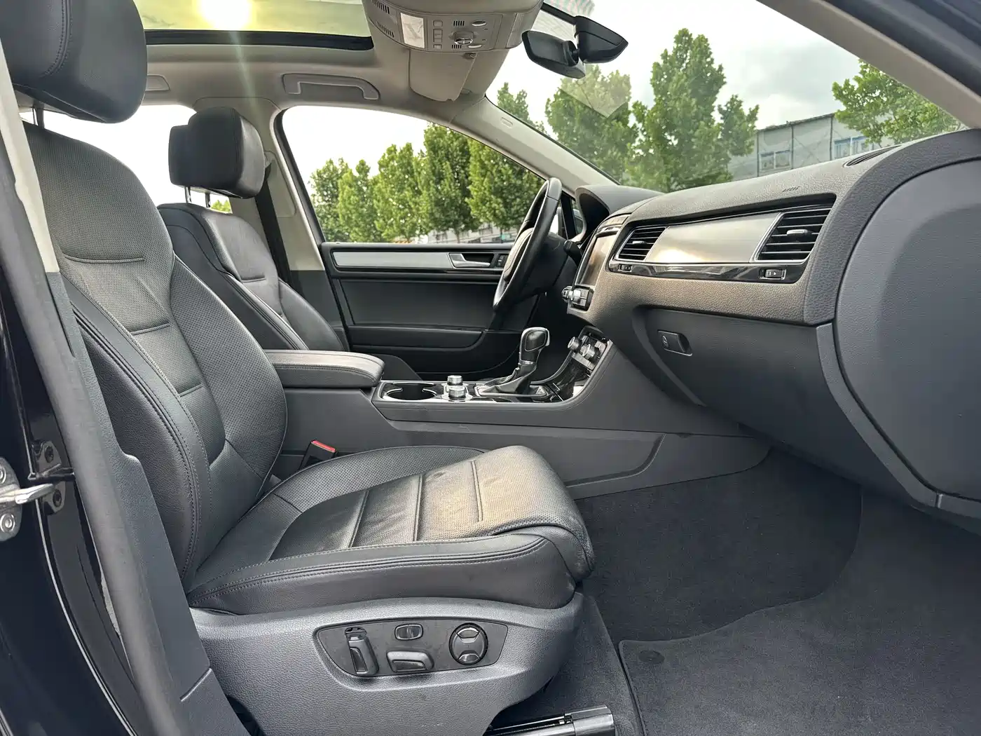 Volkswagen Touareg 2017 3.0TSI Explorer Edition фото 12