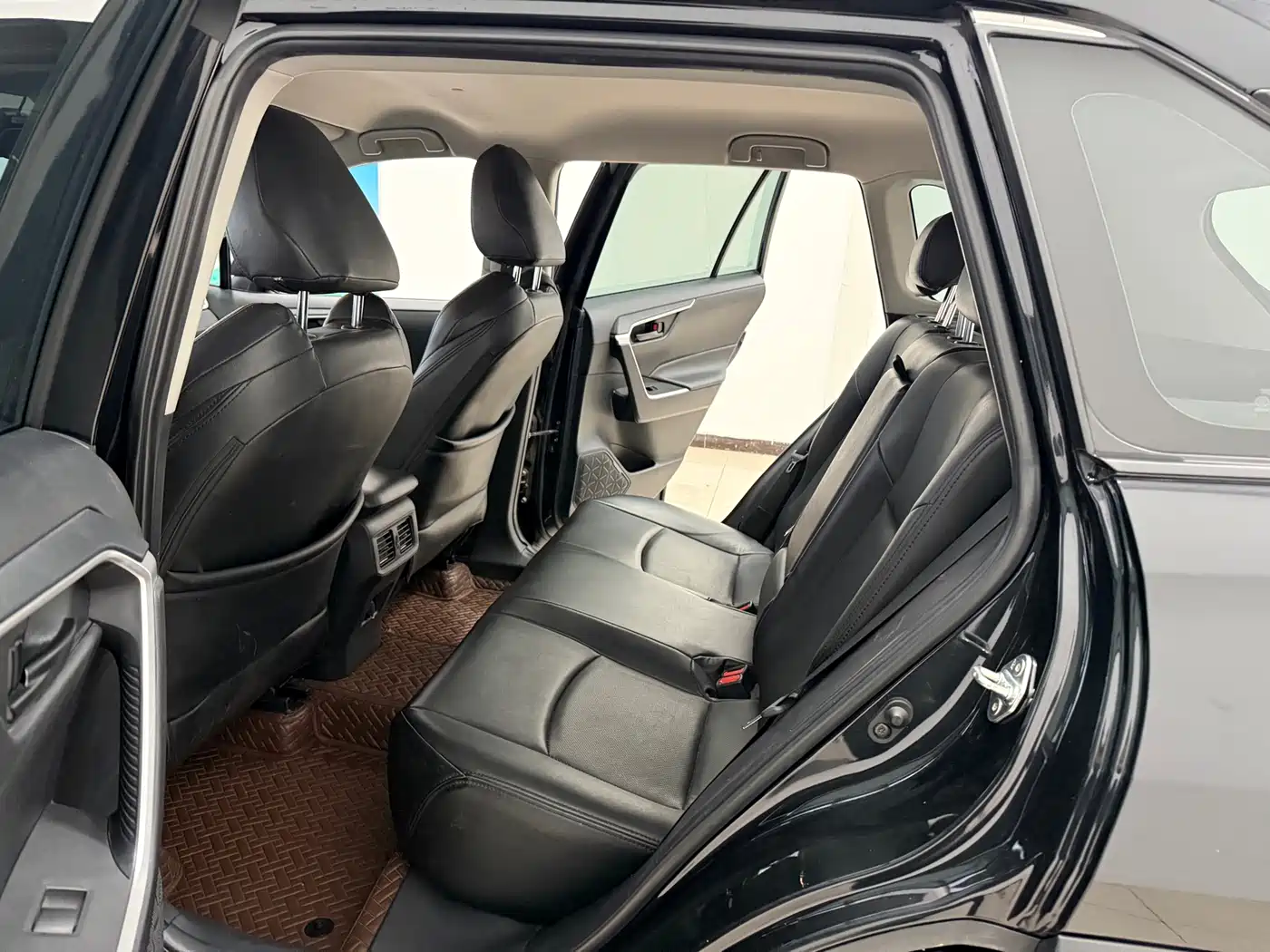 Toyota Wildlander 2022 2.0L CVT FWD Leading Edition фото 13