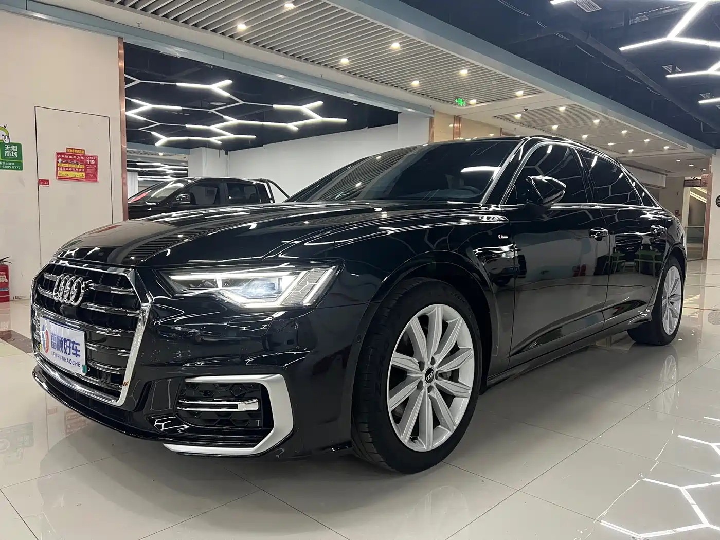 Фото 1 - Audi A6L