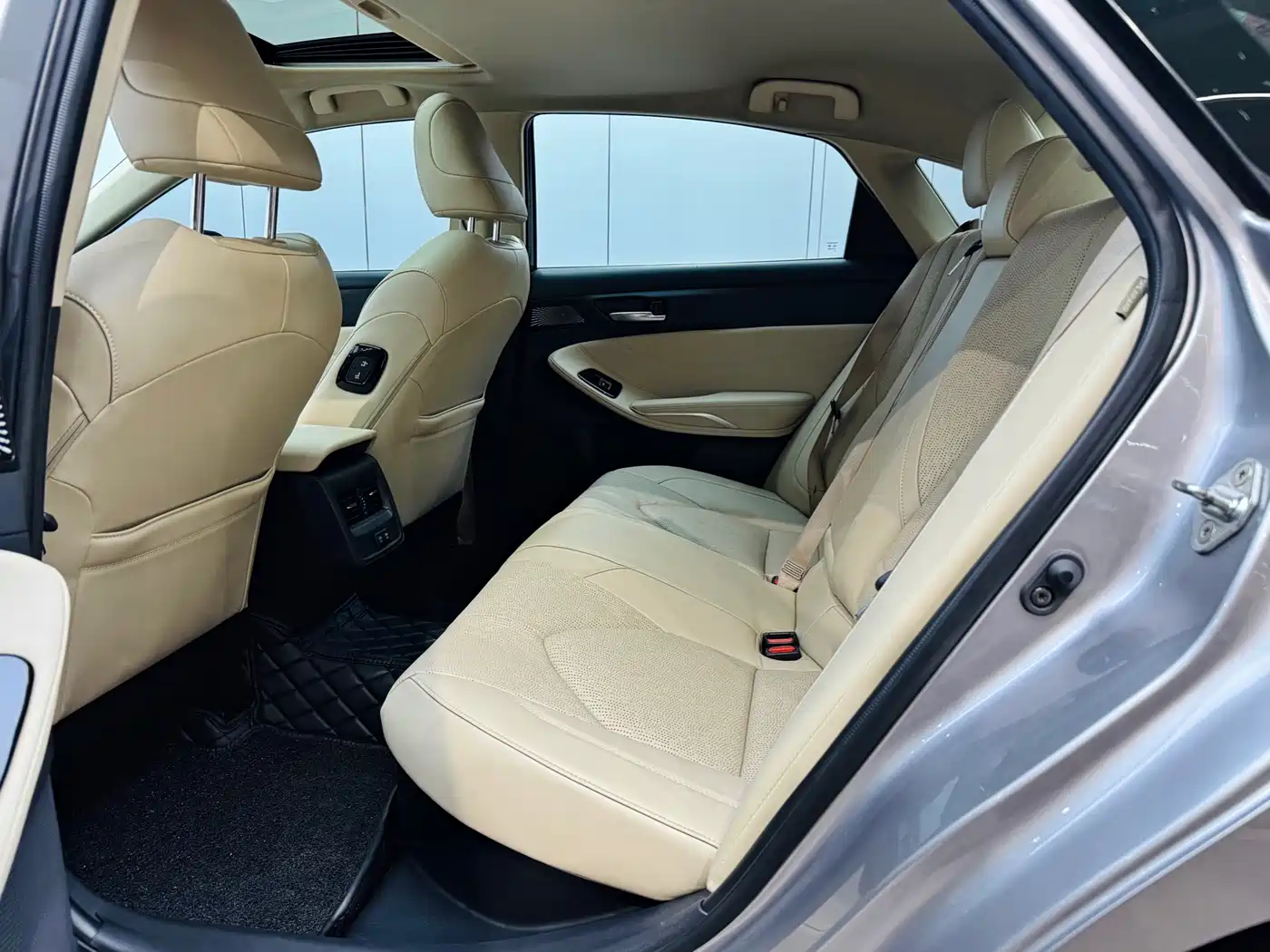 Toyota Avalon 2019 Hybrid 2.5L Luxury Edition China VI фото 14