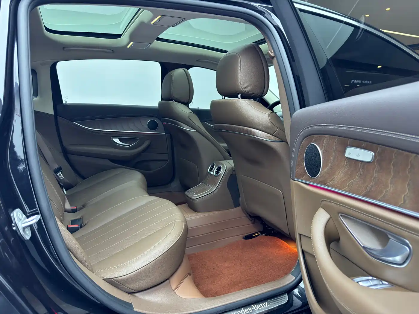 Mercedes-Benz E-Class 2022 E 260 L фото 16