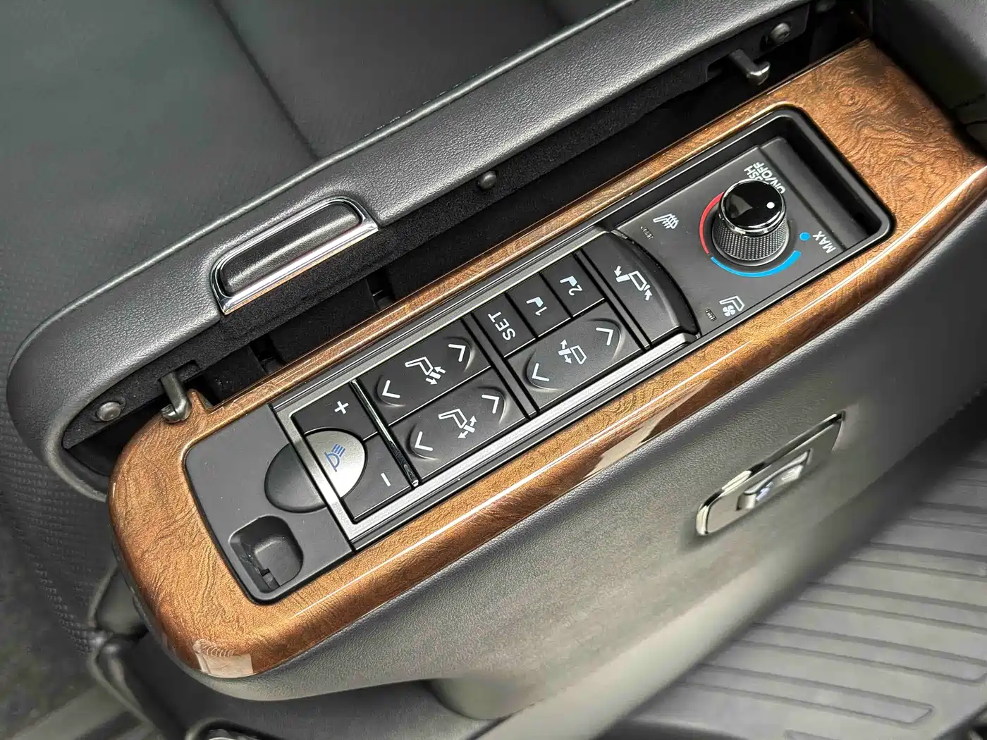 Toyota Alphard 2015 3.5L Premium Edition фото 12