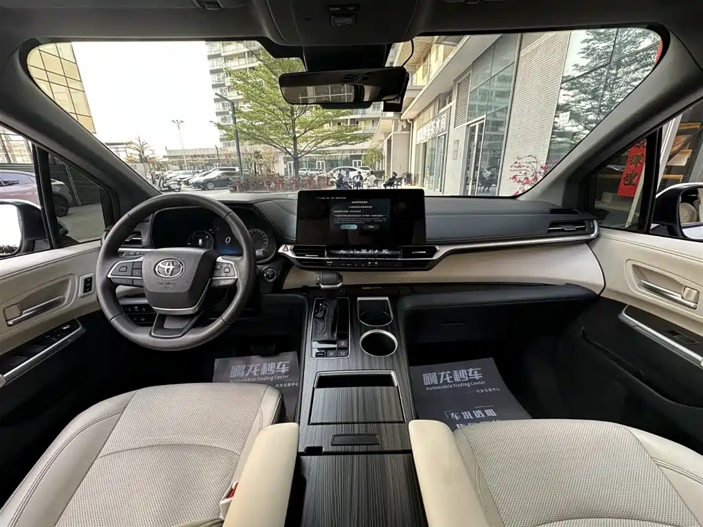Toyota Granvia 2024 2.5L Hybrid Supreme ULTRA фото 15