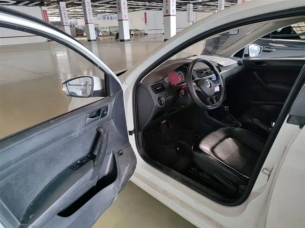 VOLKSWAGEN SANTANA