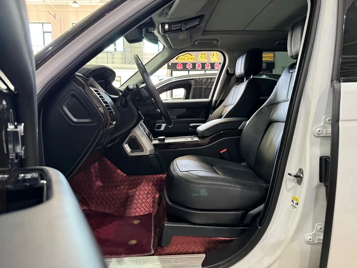 Land Rover Range Rover 2021 3.0 L6 Golden Age Edition фото 9