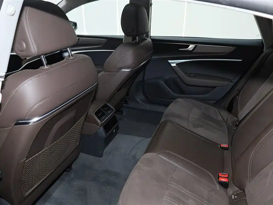 Audi A7L 2024 45TFSI S-line Dream Edition Crystal Package фото 23