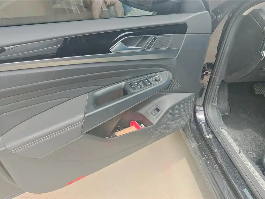 Volkswagen Passat 2023 Facelift 330TSI Luxury Edition фото 7