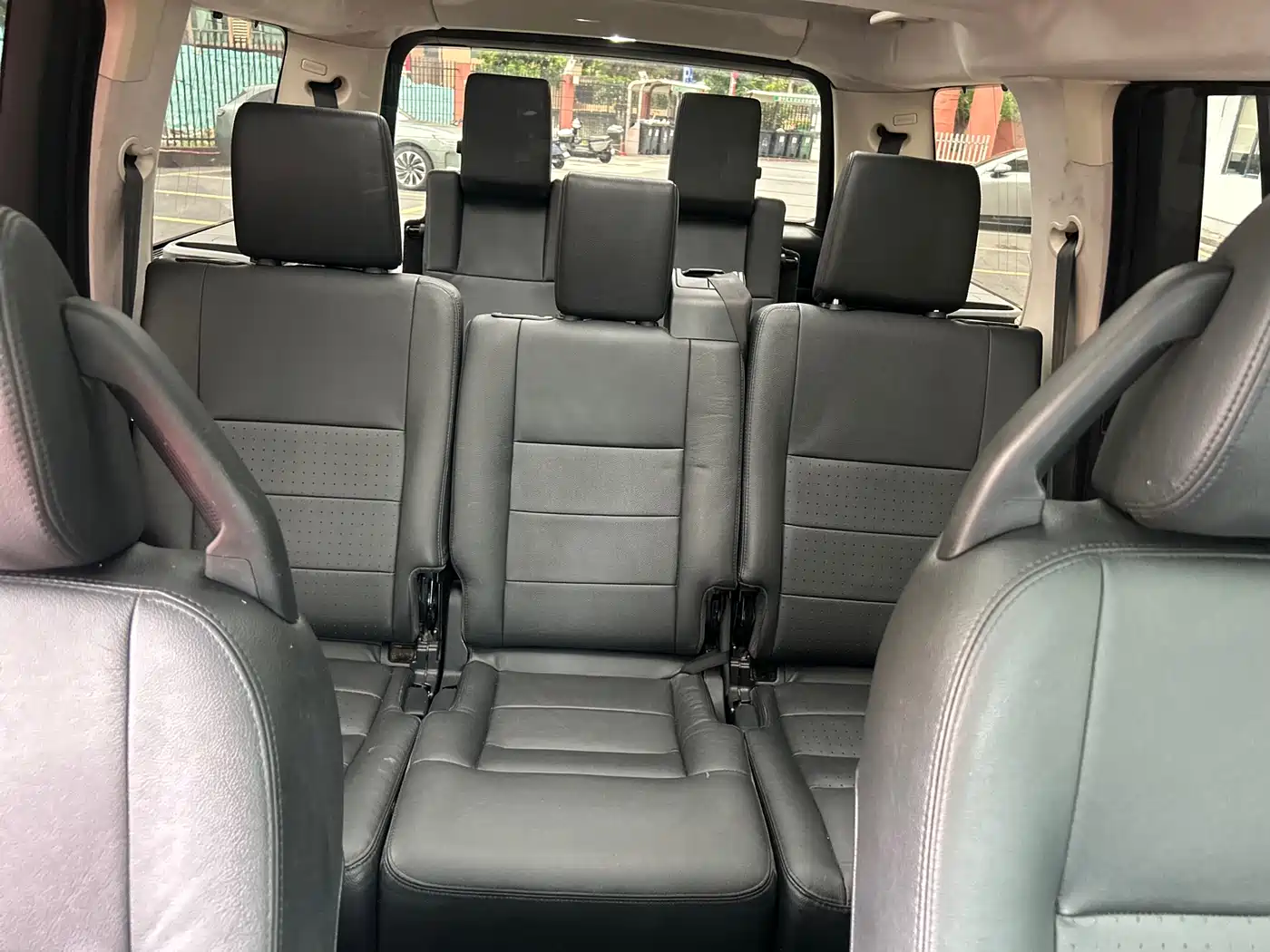 Land Rover Discovery 2009 Model 2.7 TDV6-S фото 37