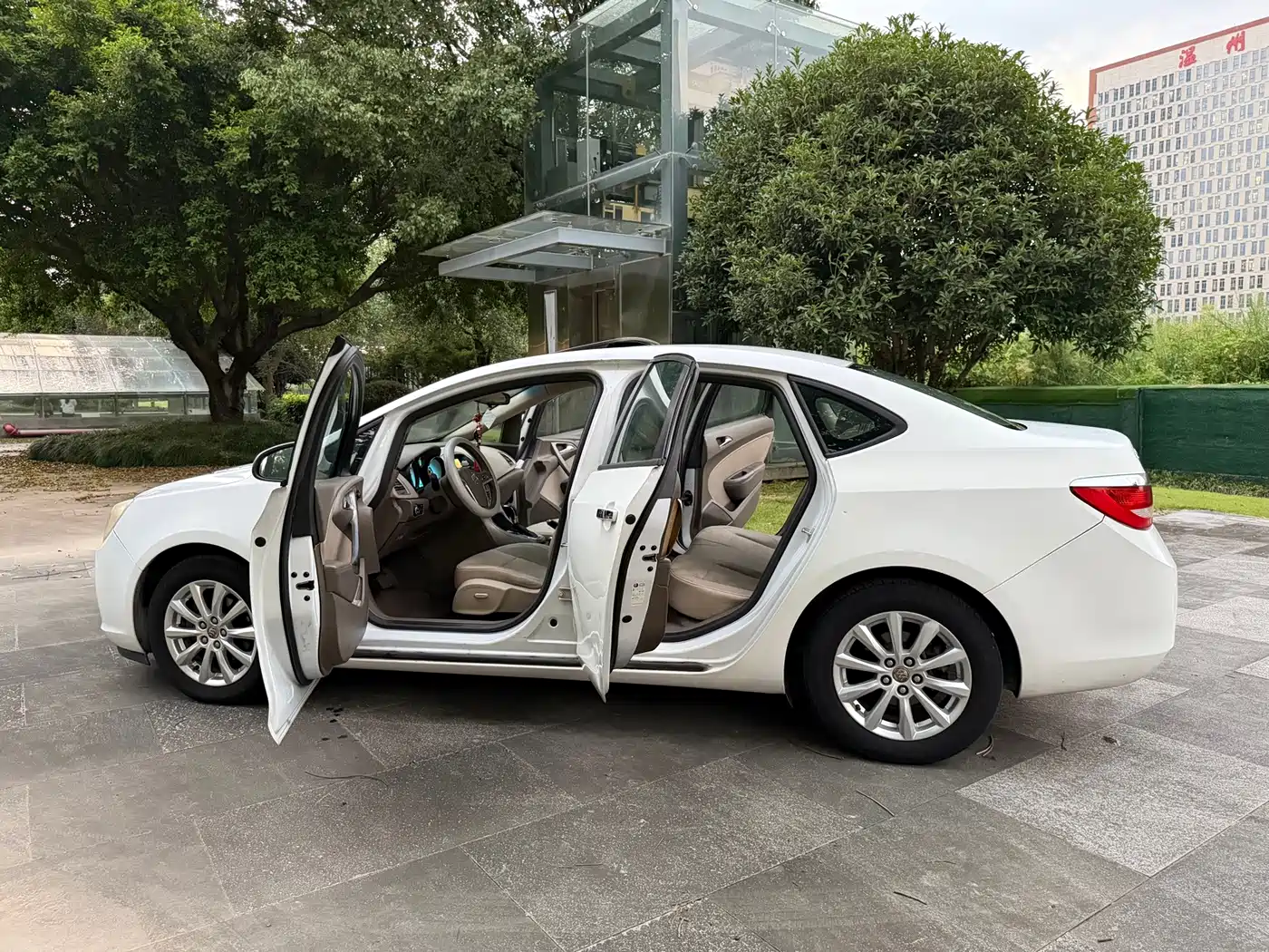 Фото 15 - Buick Excelle