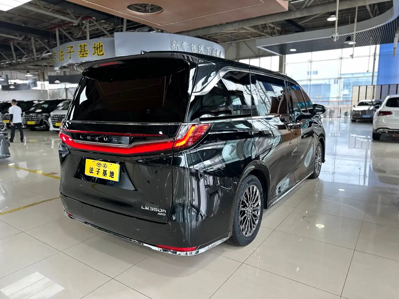Lexus LM 2024 2023 350h 7-Seater Elegance Edition