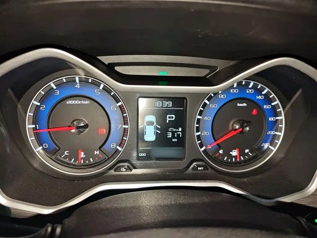 Фото 4 - Geely Vision X3