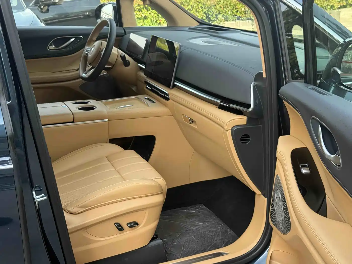 Voyah Auto Voyah Dreamer 2025 Model EV 4WD Premium QianKun Edition фото 10