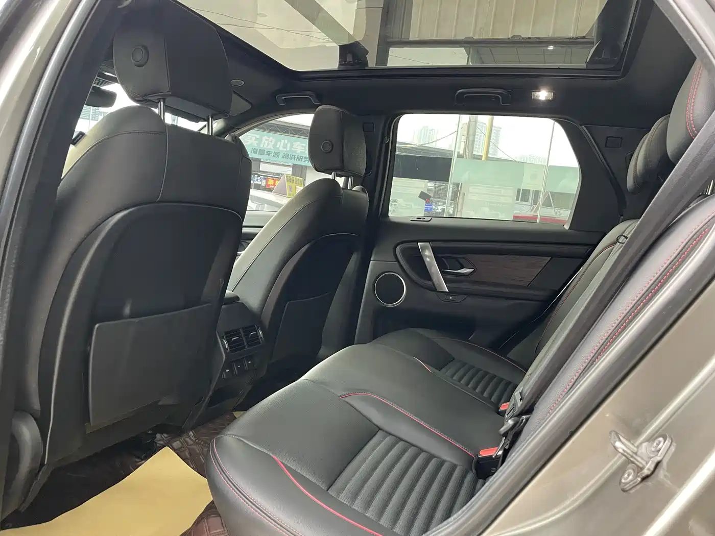 Land Rover Discovery Sport 2022 Model 249PS R-Dynamic S Performance Edition 5-Seater фото 5
