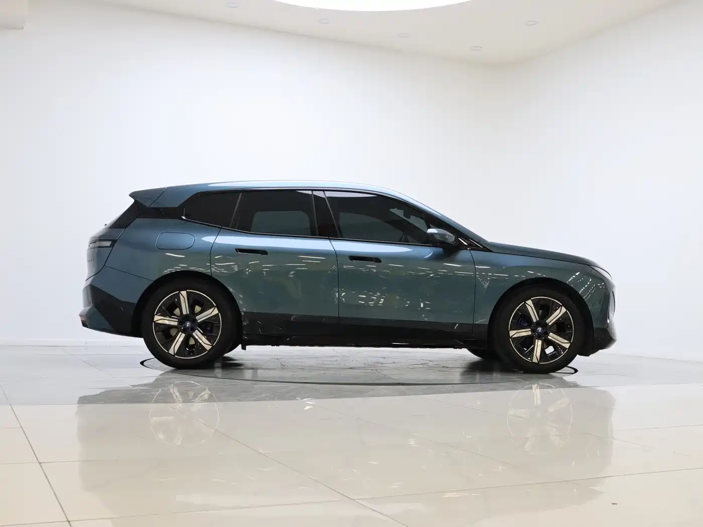 BMW iX 2022 xDrive40 фото 8