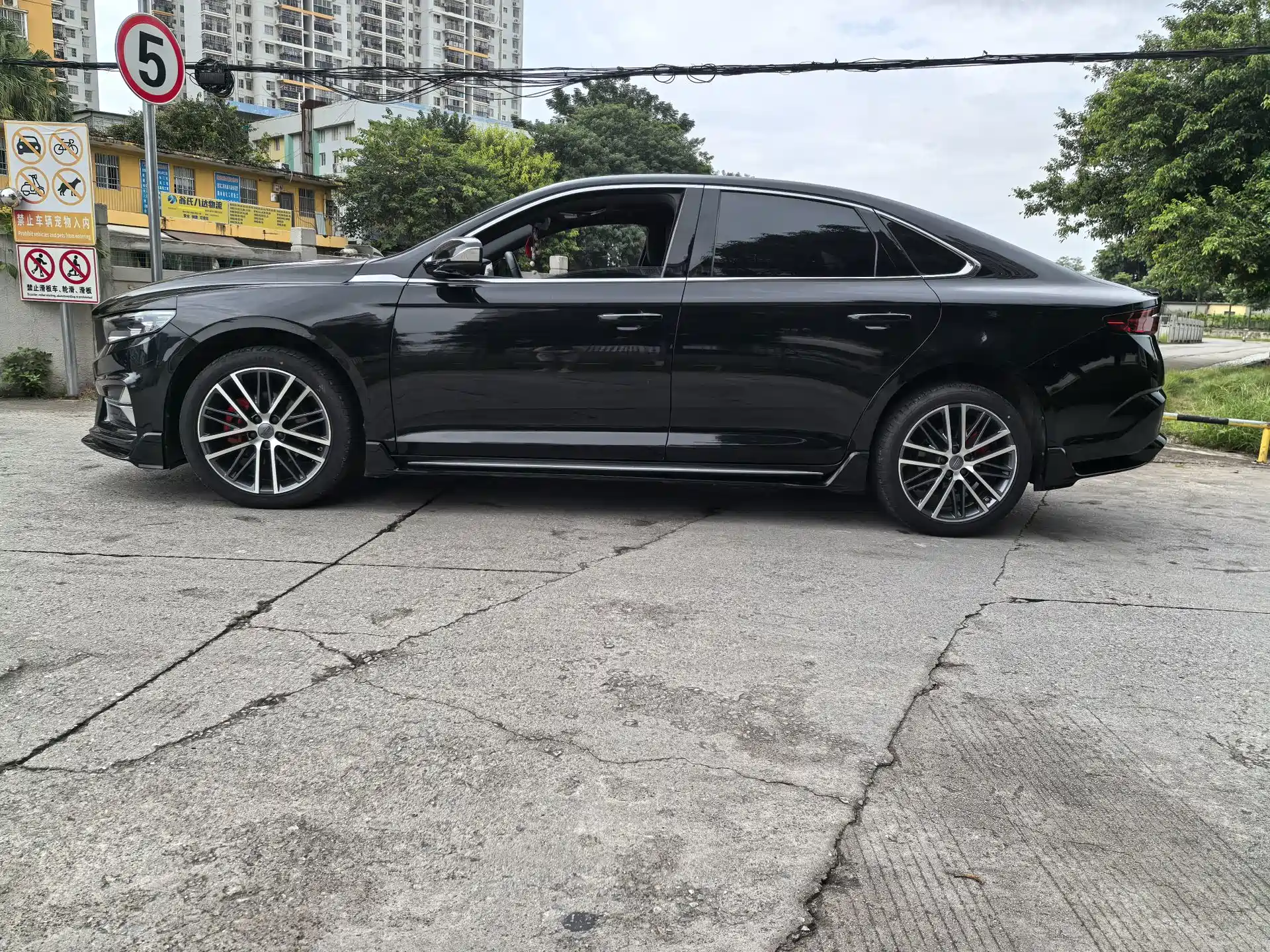 Фото 4 - Geely Preface