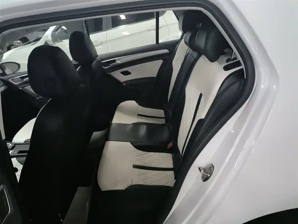 Volkswagen Golf 2018 230TSI Automatic Comfort фото 17