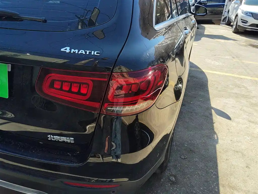 MERCEDES-BENZ GLC