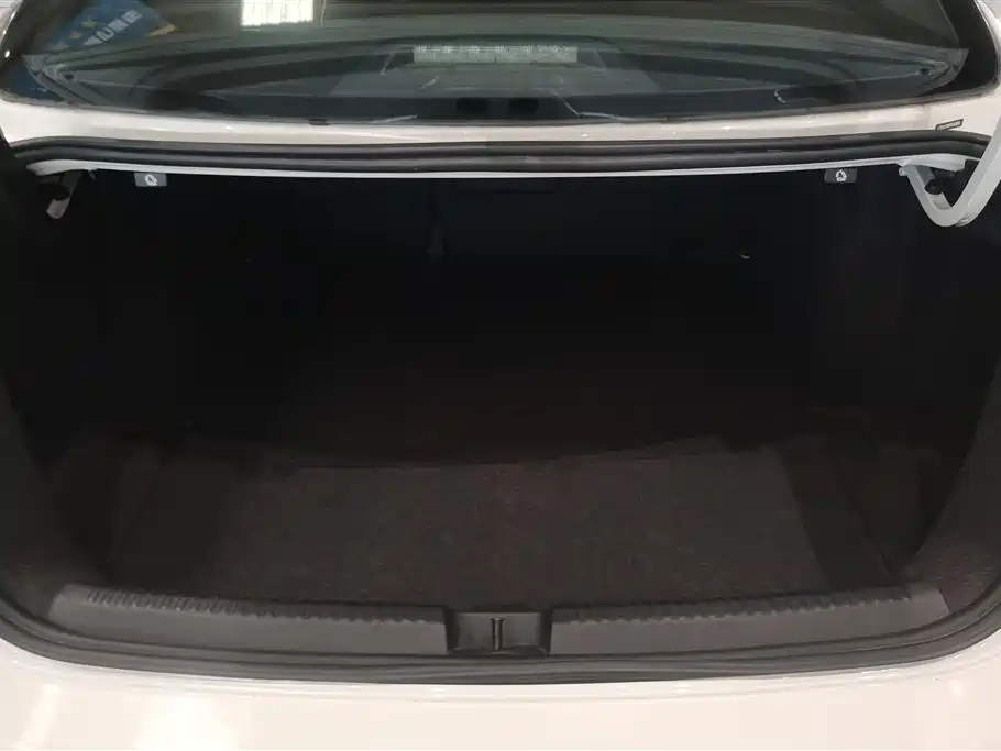 Volkswagen Sagitar 2014 Facelift 1.6L Automatic Comfort фото 4