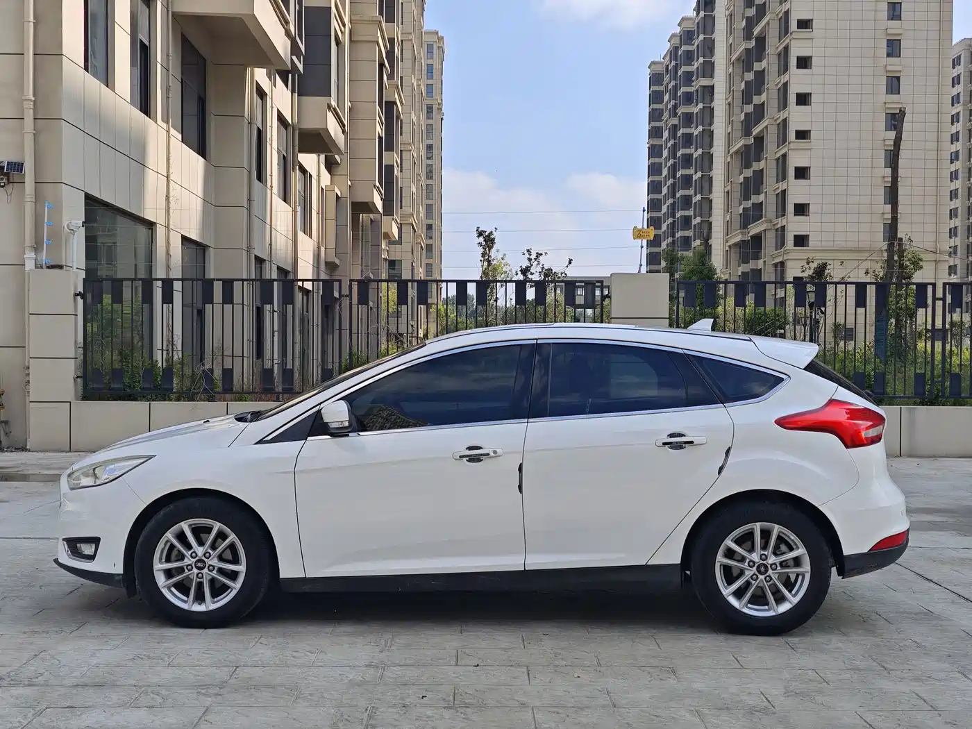 Ford Focus 2016 2017 Hatchback 1.6L Manual Fashion Smart Edition