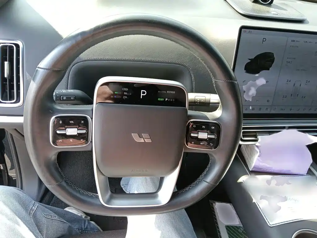 Photo 3 - Li Auto L9