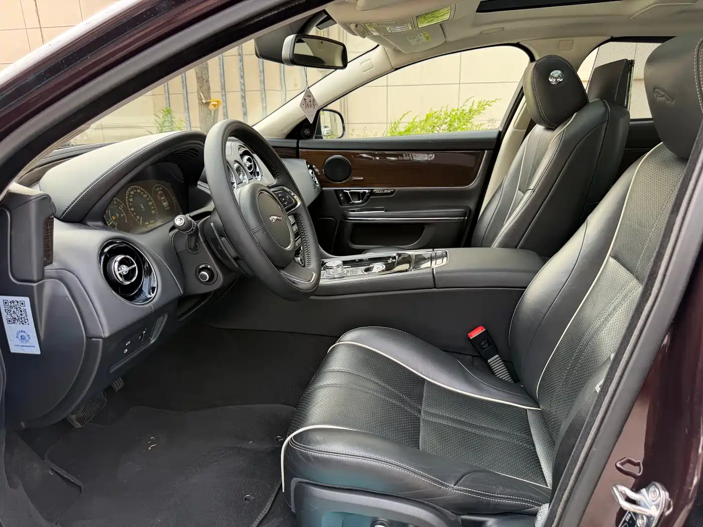 Фото 8 - Jaguar XJ