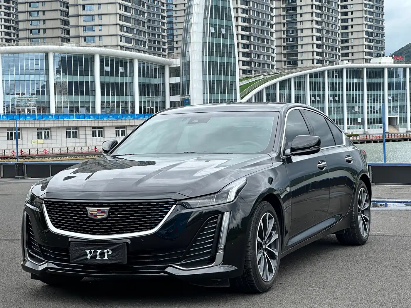 Фото 1 - Cadillac CT5