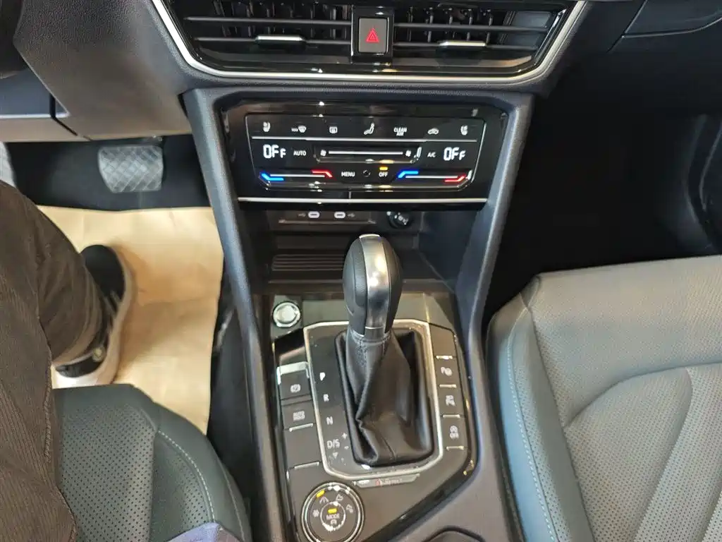 Volkswagen Tharu 2023 330TSI 4WD Moon Premium Edition фото 7