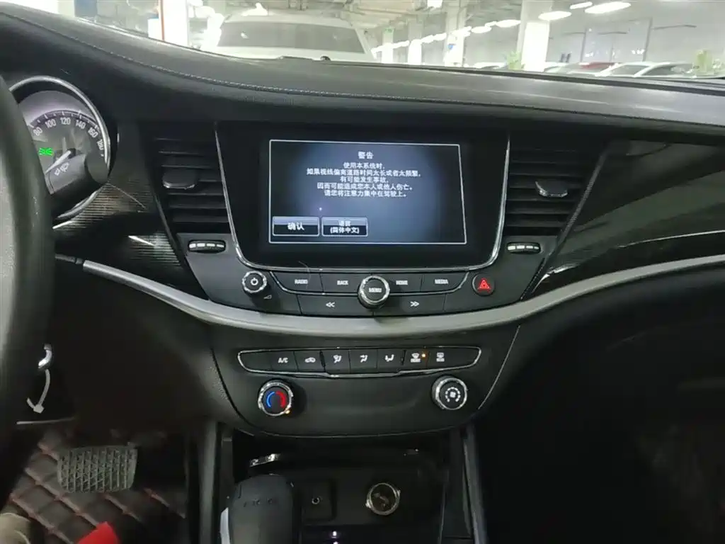 Buick Verano 2015 Sedan 20T Dual-clutch Leading фото 13